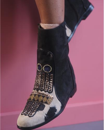 Amorphous - Meher Kakalia